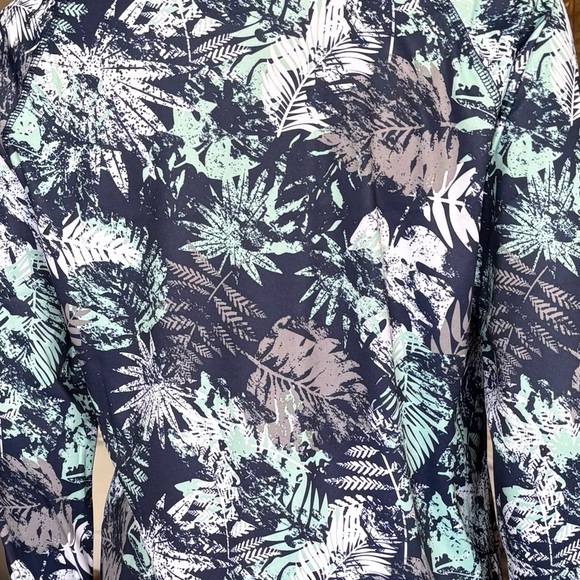 🌞🕶️🌊REEL LIFE Women’s Long Sleeve UV 50+ Swim Tee Rash Guard with Thumb Holes - Picture 5 of 5